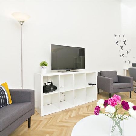 Apartments With 2 Bathrooms- 5 Minutes From Old Town - 102 M2 Prag Eksteriør billede
