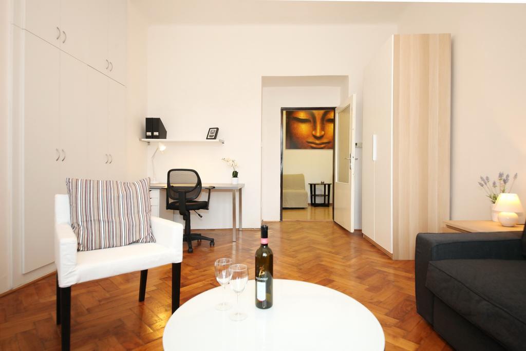 Apartments With 2 Bathrooms- 5 Minutes From Old Town - 102 M2 Prag Eksteriør billede
