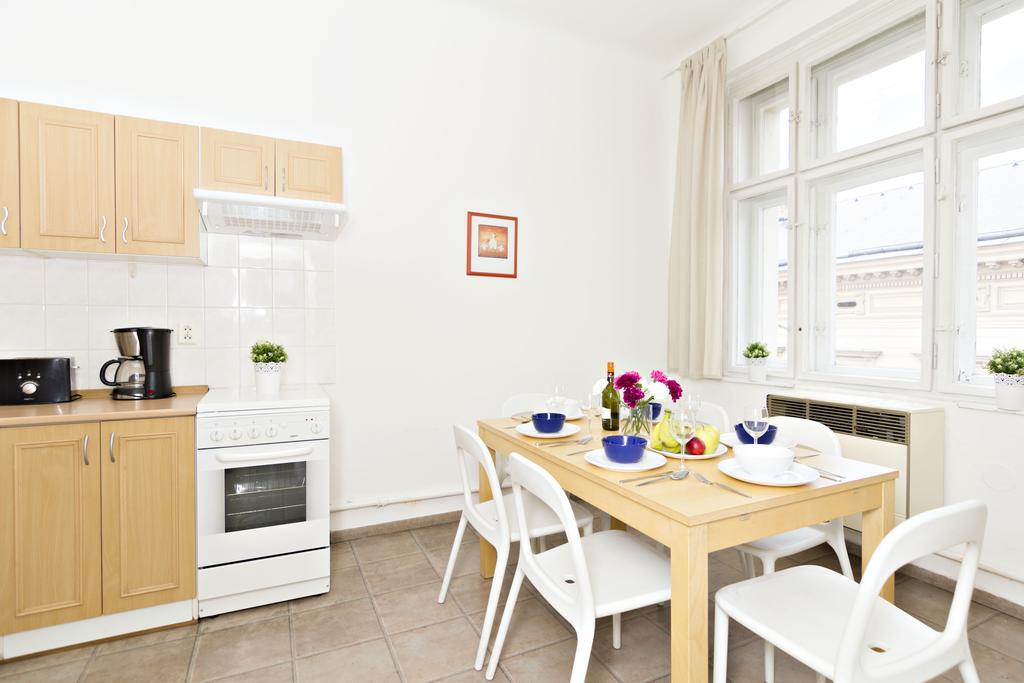 Apartments With 2 Bathrooms- 5 Minutes From Old Town - 102 M2 Prag Eksteriør billede
