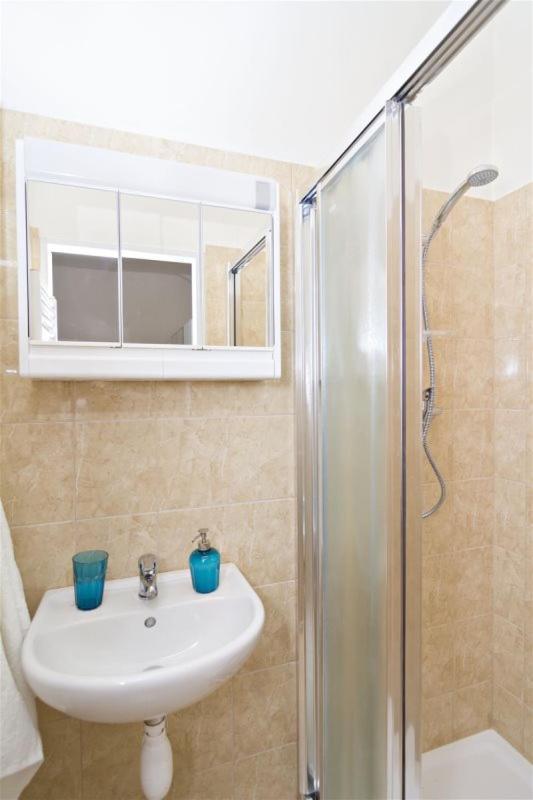 Apartments With 2 Bathrooms- 5 Minutes From Old Town - 102 M2 Prag Eksteriør billede