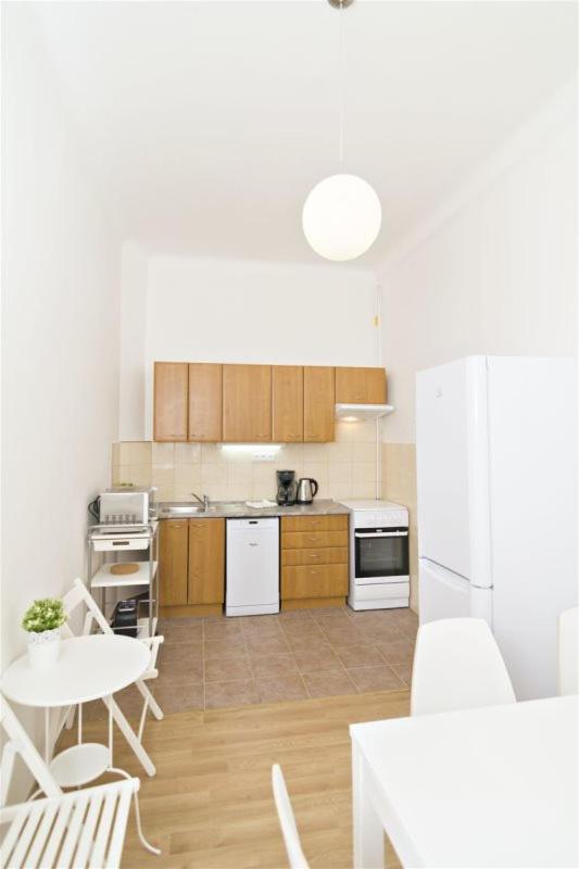 Apartments With 2 Bathrooms- 5 Minutes From Old Town - 102 M2 Prag Eksteriør billede