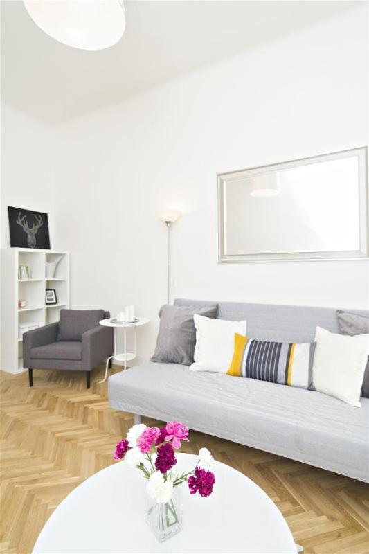 Apartments With 2 Bathrooms- 5 Minutes From Old Town - 102 M2 Prag Eksteriør billede