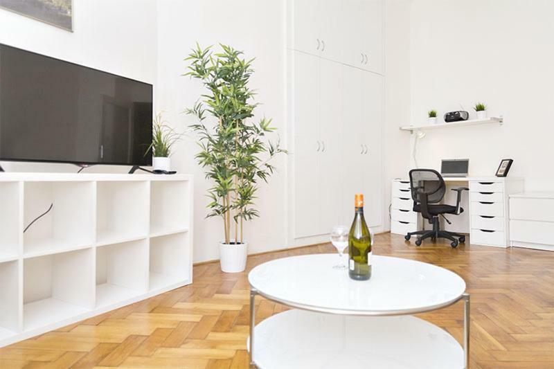Apartments With 2 Bathrooms- 5 Minutes From Old Town - 102 M2 Prag Eksteriør billede