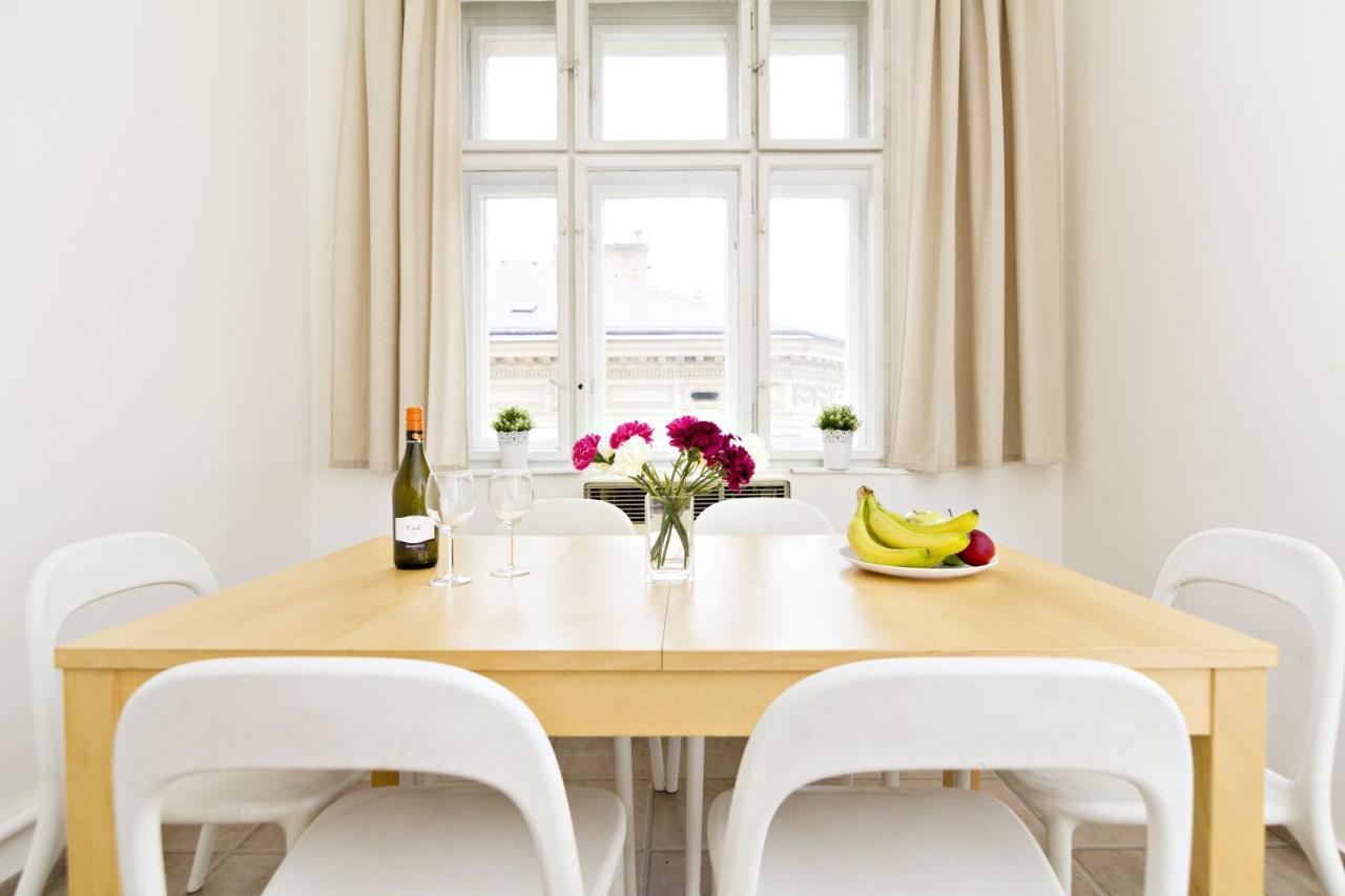 Apartments With 2 Bathrooms- 5 Minutes From Old Town - 102 M2 Prag Eksteriør billede