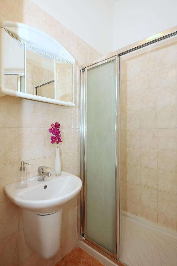 Apartments With 2 Bathrooms- 5 Minutes From Old Town - 102 M2 Prag Eksteriør billede