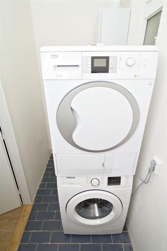 Apartments With 2 Bathrooms- 5 Minutes From Old Town - 102 M2 Prag Eksteriør billede